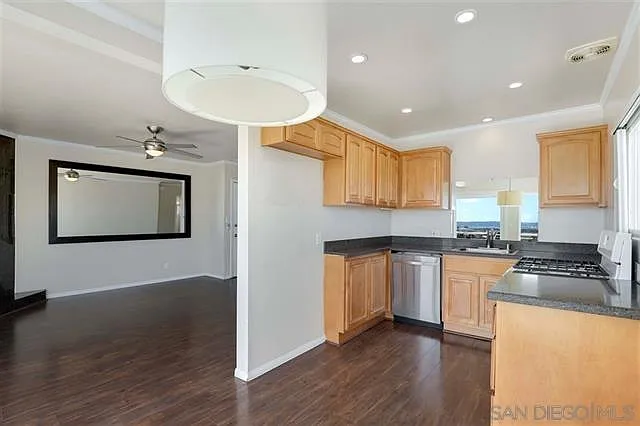 1821 Linwood St — Photo 11