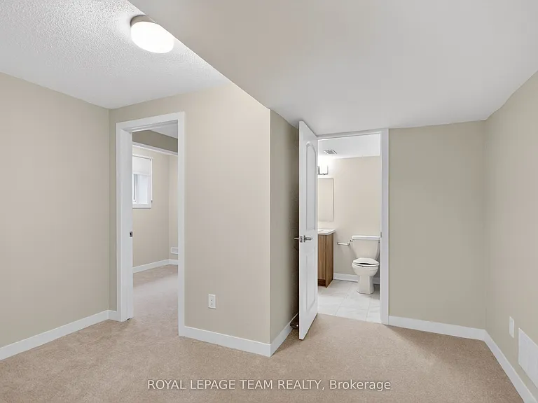 297 Les Emmerson Dr — Photo 35