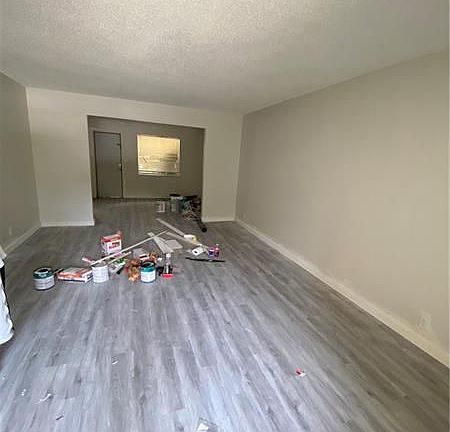3rd image of 3890 Woodside Dr APT A