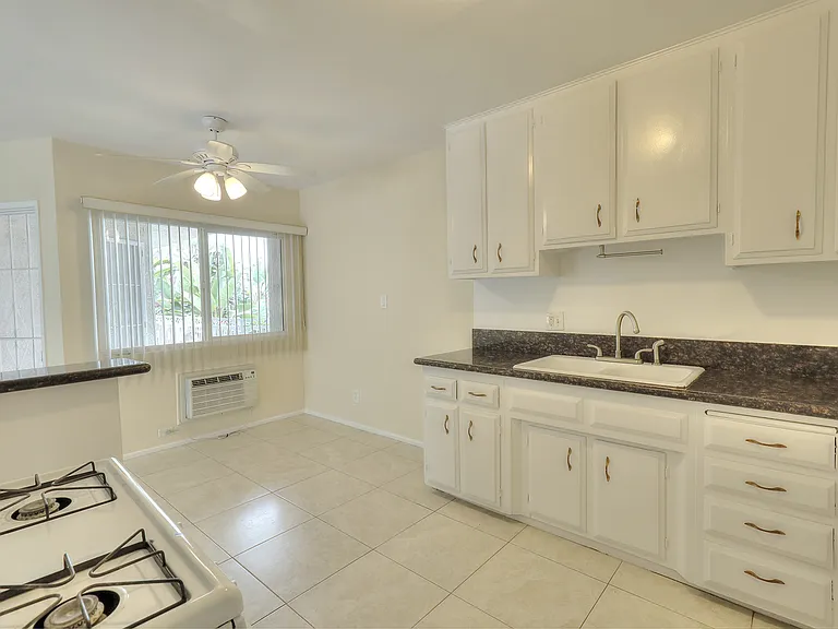 4808 Riverton Ave #6 — Photo 9