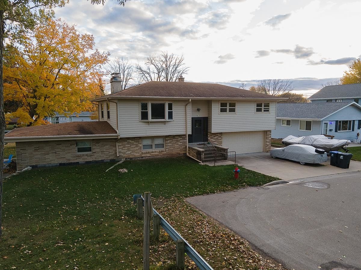 607 Oak St, Winneconne, WI 54986 Zillow