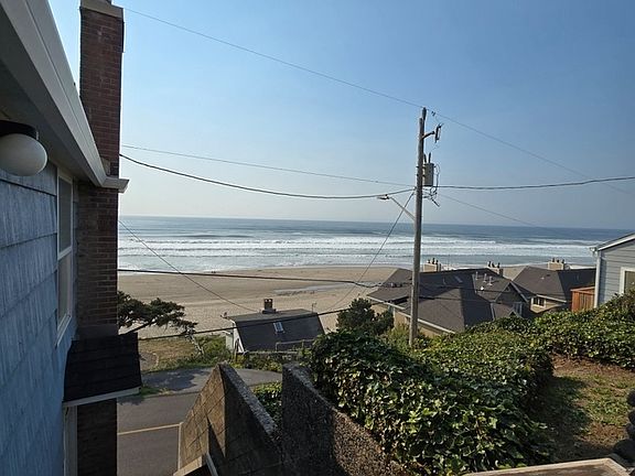 4th image of 1208 SW Coast Ave #2A