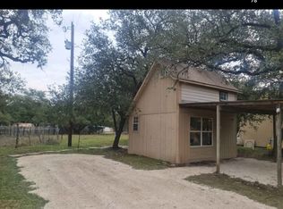 671 Lakeshore Ln, Bandera, TX 78003
