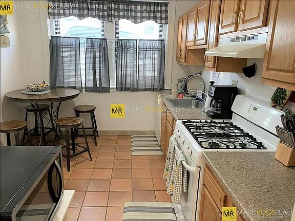 2nd image of 23 Egremont Rd APT 4