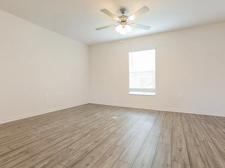 5725 Centro Ave — Photo 3