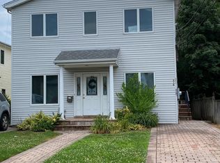 31 Marwood Rd N #D, Pt Washington, NY 11050