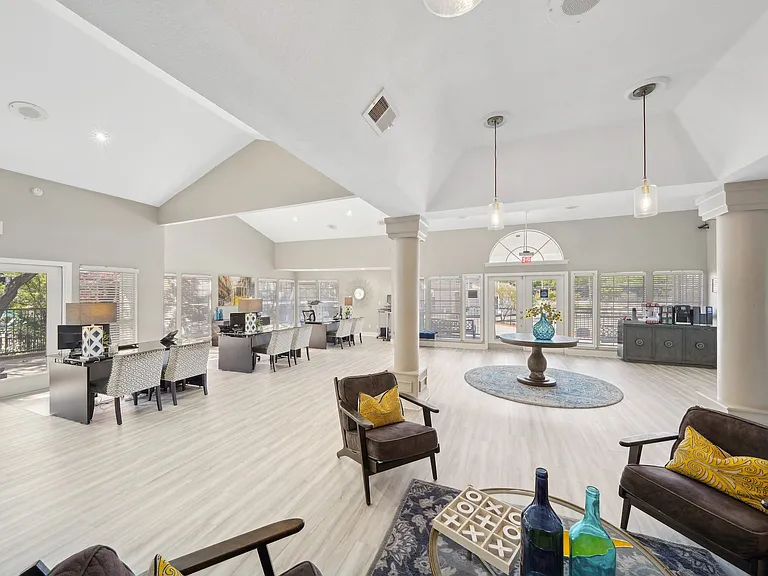 Davenport Apartments — Photo 11