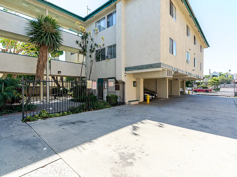2622 S Hobart Blvd #14 — Photo 22