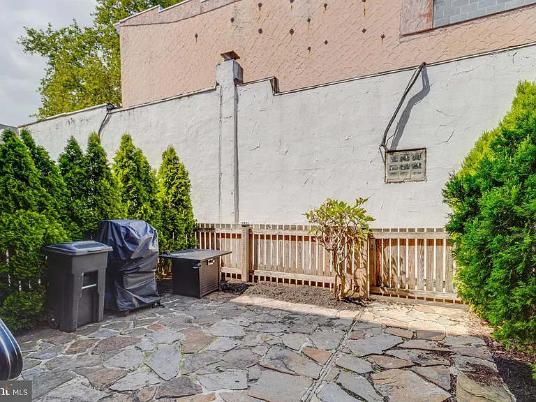 821 S Sharp St — Photo 30