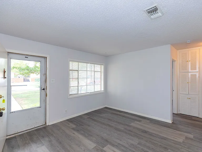 2706B Curtis Dr — Photo 6