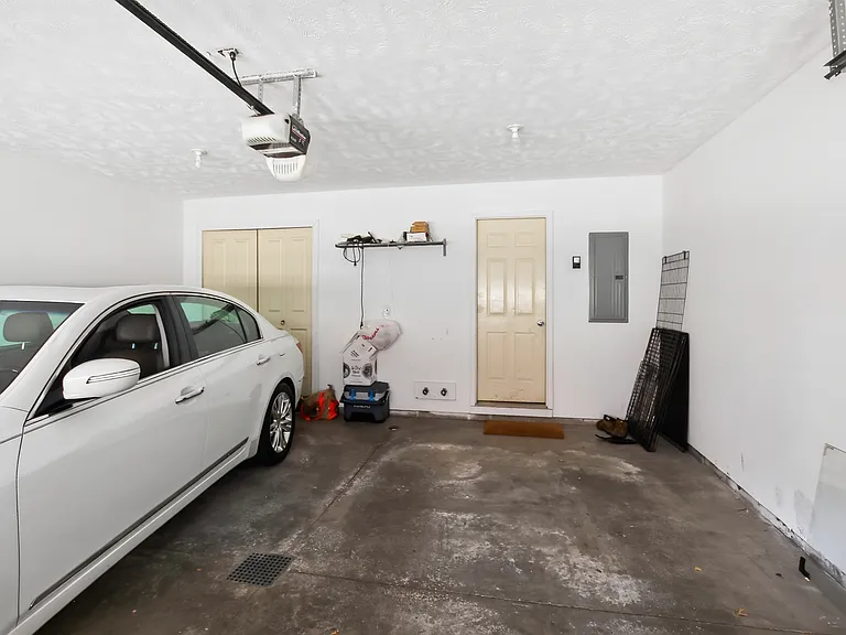 10933 Detroit Ave — Photo 33