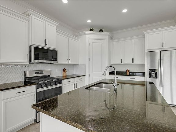 3rd image of 15791 Orchard Dr
