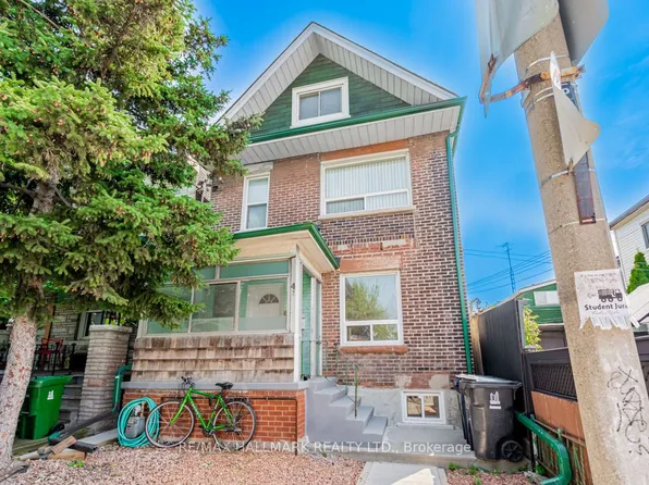 47 Manchester Ave #2, Toronto, ON M6G 1V4