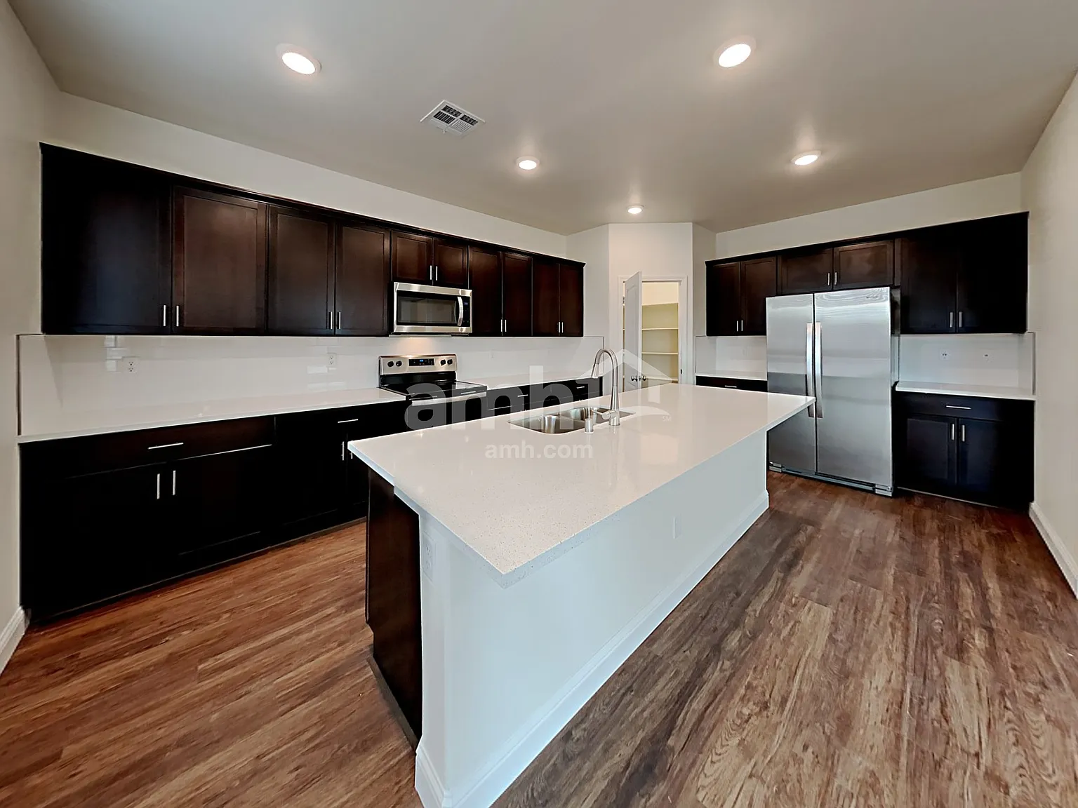 5 bed, 3.0 bath, 2311 sqft, $2,695 — Photo 4