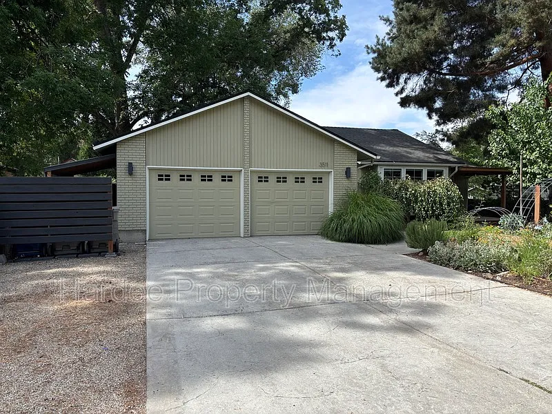 3 bed, 2.0 bath, 1600 sqft, $2,300 — Photo 2