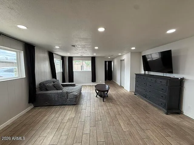 3 bed, 2.0 bath, 1100 sqft, $2,300 — Photo 1