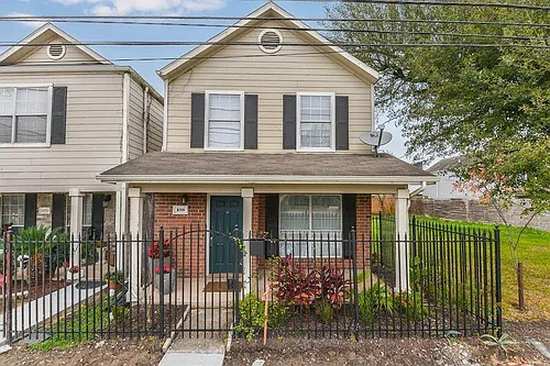 1018 Ruthven St Photo 1