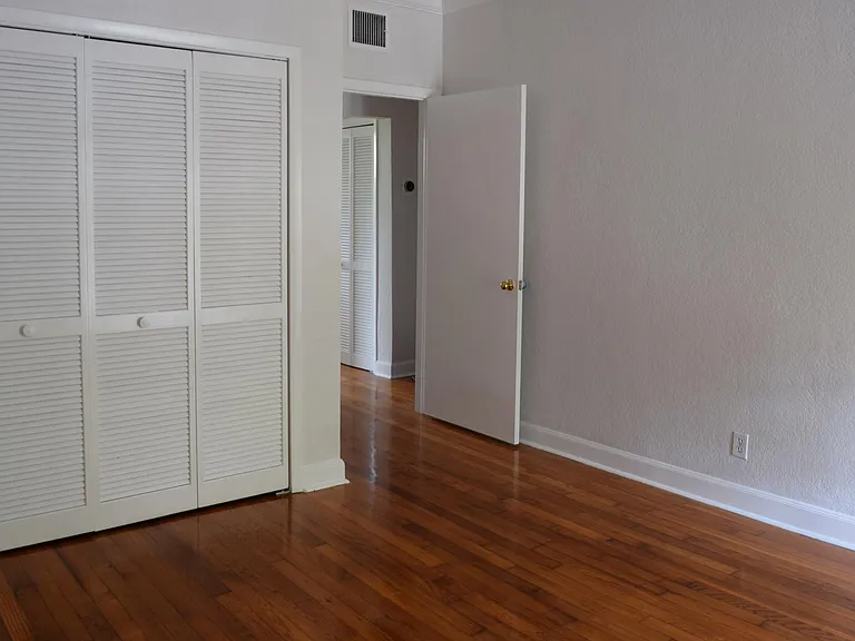 15 Madeira Ave #8 — Photo 22