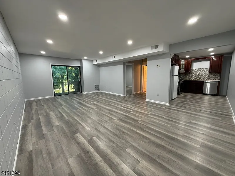 221 Ringwood Ave #A-5