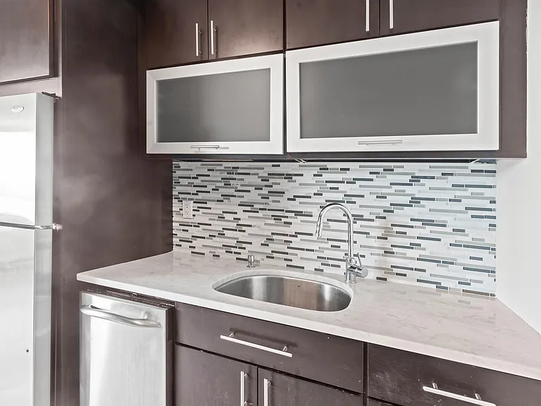 9060 Palisade Ave #706 — Photo 5