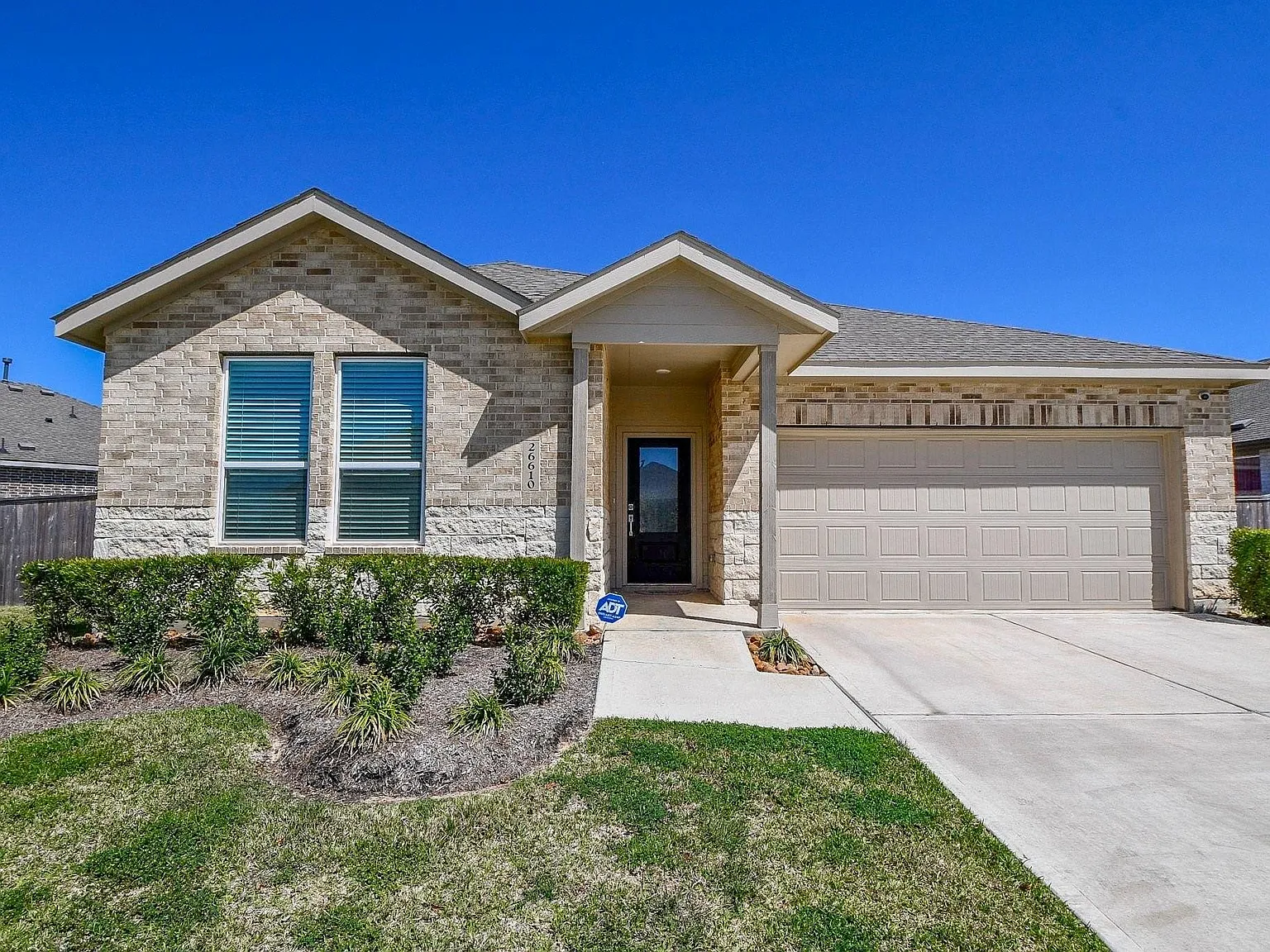 4 bed, 2.0 bath, 2070 sqft, $2,700 — Photo 3