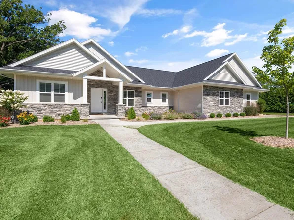 3633 Arcadia Bluff Dr, Green Bay, WI 54311
