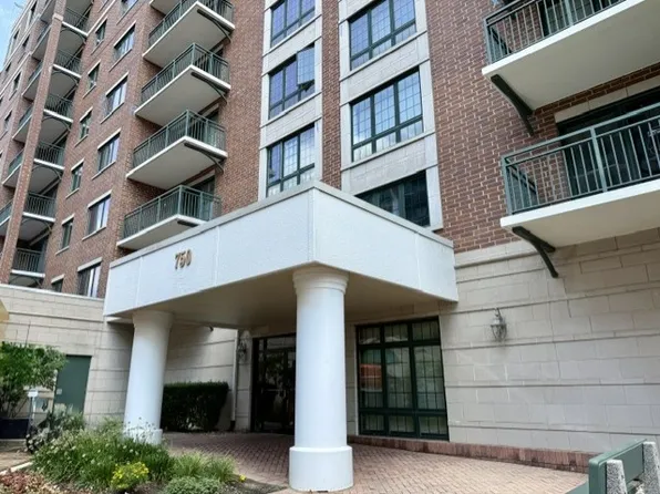 750 Pearson St APT 302, Des Plaines, IL 60016