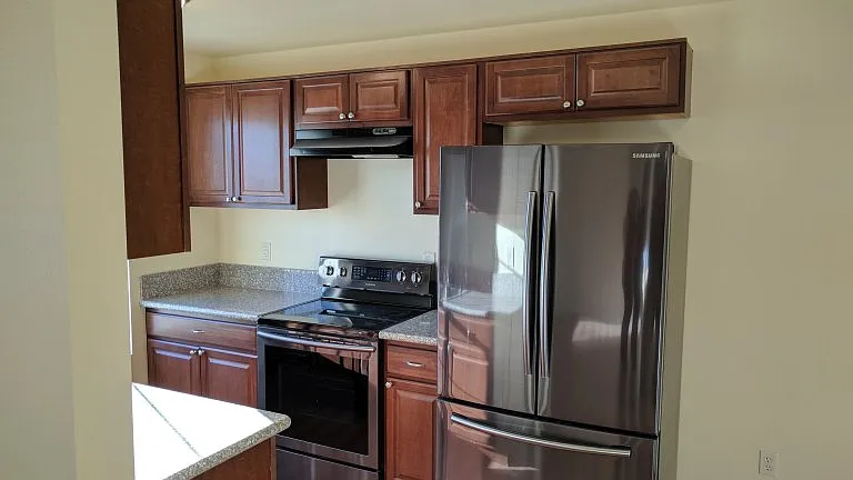3 bed, 938 sqft, $1,450 — Photo 2