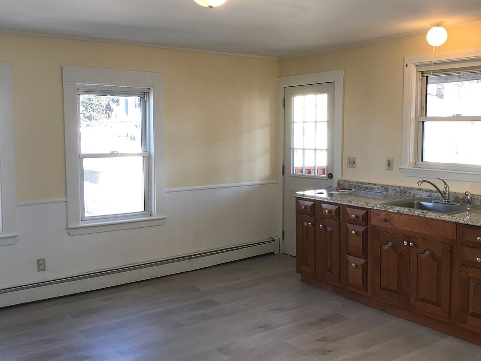 Eat in kitchen