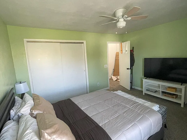 54 Colfax Ave — Photo 17