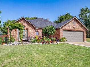 944 Brown Crest Rd, Burleson, TX 76028