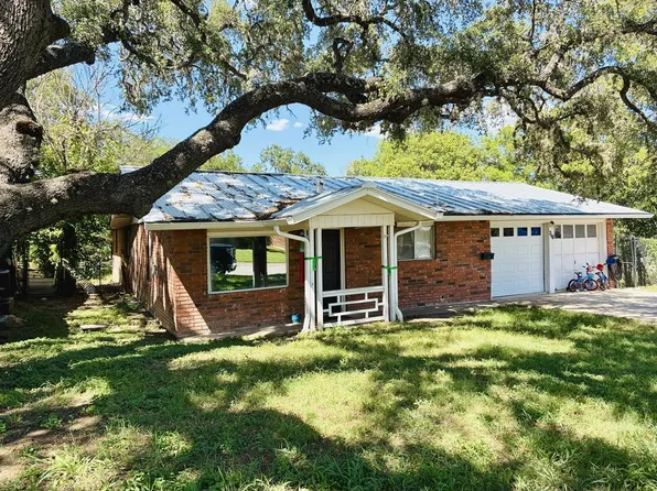 710 Lake Dr N, Kerrville, TX 78028