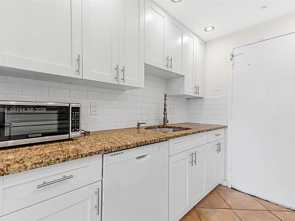 5th image of 2350 NE 135th St APT 1510