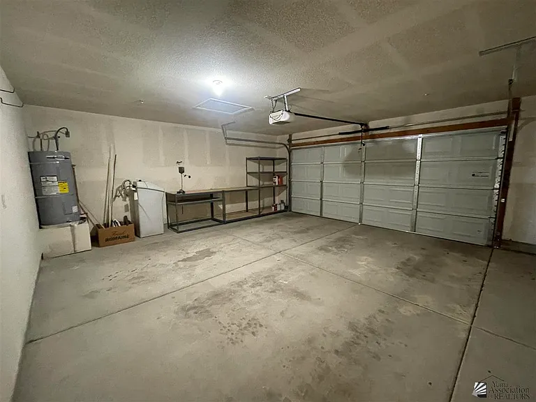 9027 E 31st Ln — Photo 17