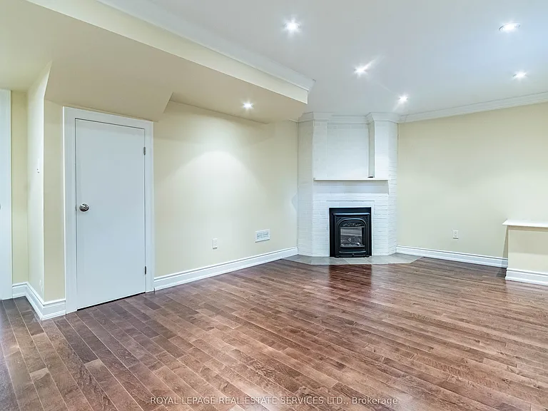 64 Grenview Blvd S #LOWER — Photo 10