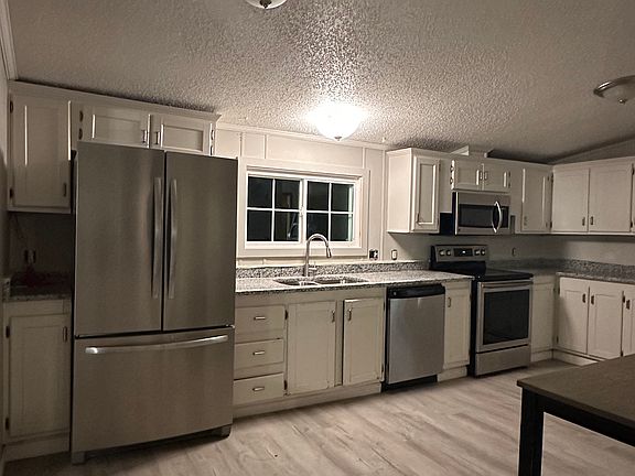 3rd image of 209 Hickory Nut Dr