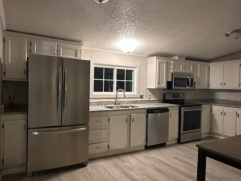 209 Hickory Nut Dr — Photo 3