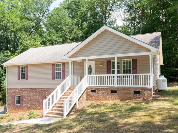305 Walnut Creek Ln, Asheboro, NC 27205