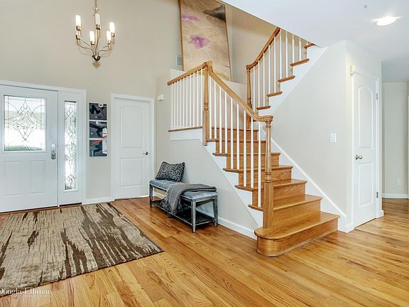 4th image of 9 Greenwood Ct