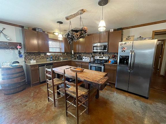 4th image of 145 Howard Rd