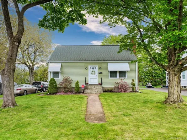 43 Oakwood Road, Manchester, CT 06042