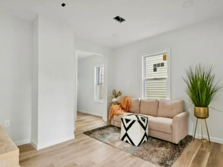 7 Mitchell St — Photo 2