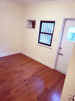 Rented by United Realty Equities | media 28