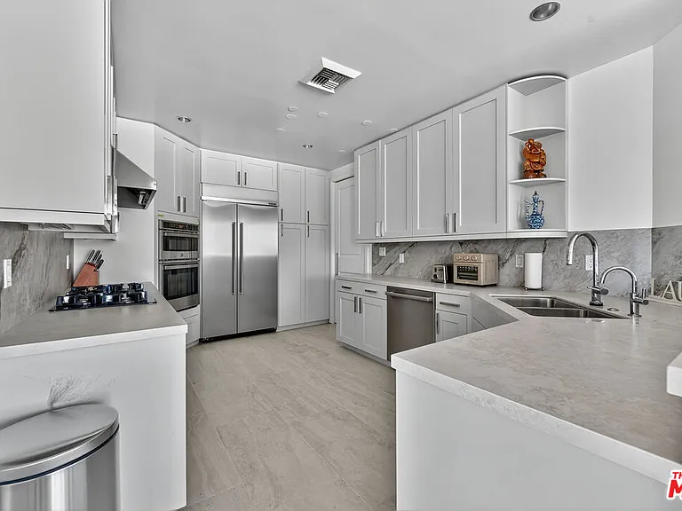 10727 Wilshire Blvd #1802 — Photo 11