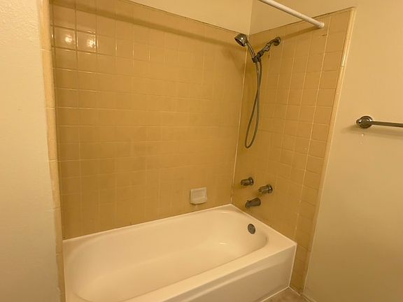 4th image of 2659 Pine St #B