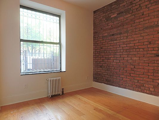 3rd image of 556 W 126th St APT 4