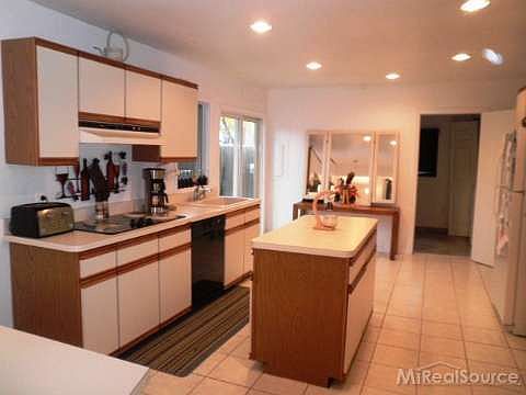 5th image of 976 Beachland Blvd