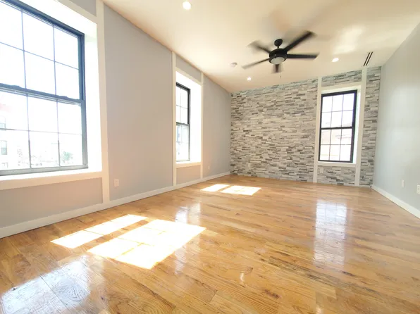 285 East 32nd Street image 1 of 11