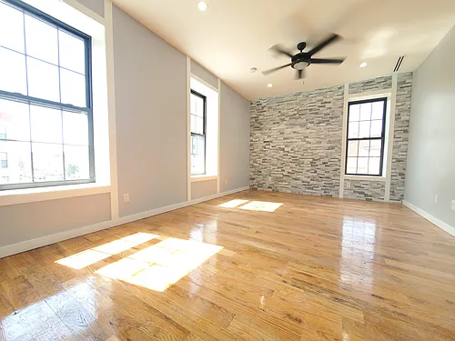285 E 32nd St #3R Photo 1