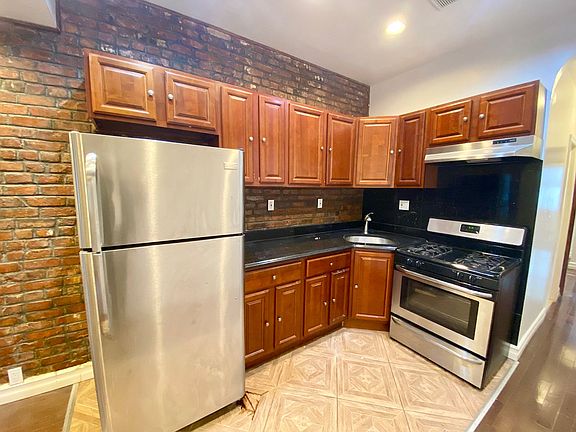 3rd image of 264 Irving Ave APT 2L